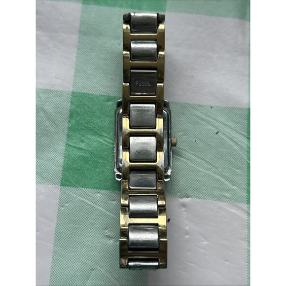 Fossil Two Tone Women’s Quartz Watch (Does Not Work) - Picture 4 of 7